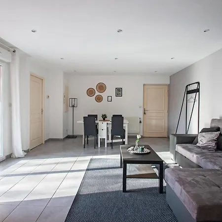 Apartment Appt Spacieux, Proche Ggl Stadium, 4 Pers, Garage Prive & Wifi *